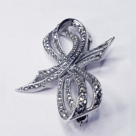 Sterling Silver Sculptured Macarsite Ribbon  Brooch Pin - Picture 3 of 4